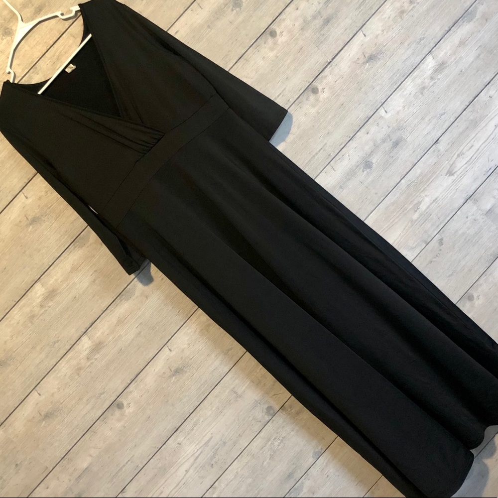 Solid V-Neck 3/4 Sleeve Maxi Dress